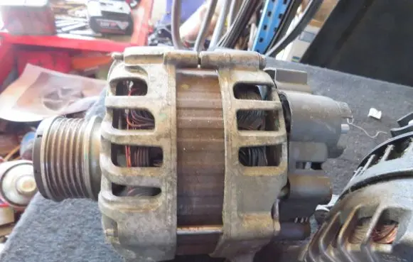Renault Clio IV Generator/alternator 231008918R