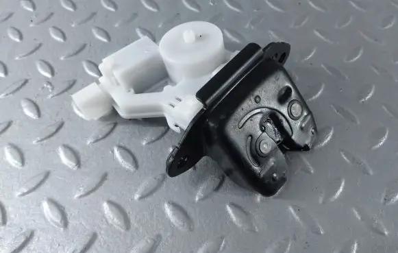 Nissan Leaf II (ZE1) Tailgate/trunk/boot lock/catch/latch