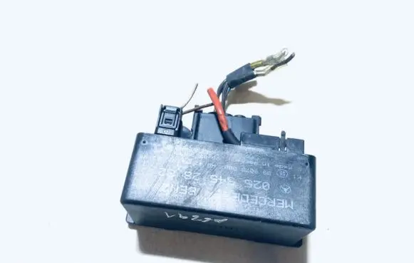 Mercedes-Benz A W168 Glow plug pre-heat relay 0255452832 899075000