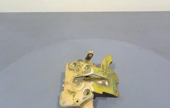 Mazda MPV II LW Rear door lock
