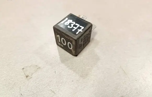 Seat Alhambra (Mk1) Other relay 7M0951253A 95VW10K705CA V23136J6X45