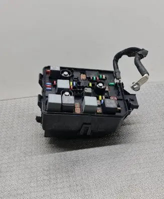 Opel Corsa E Fuse module 39117558 80008669