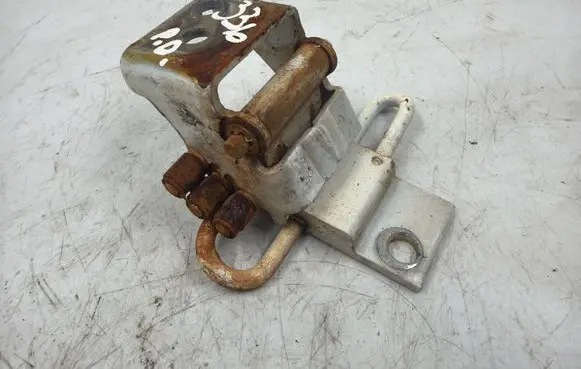 Audi A4 S4 B5 8D Front door lower hinge 8D0831412D