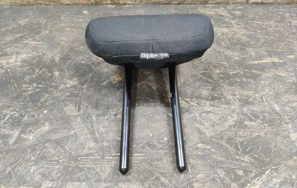 Opel Mokka B Rear seat headrest 