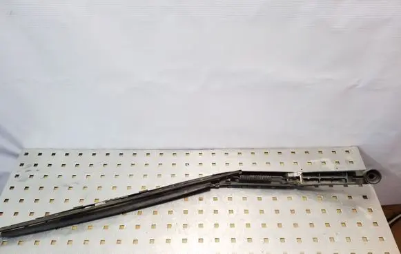 Subaru Legacy Front wiper blade arm