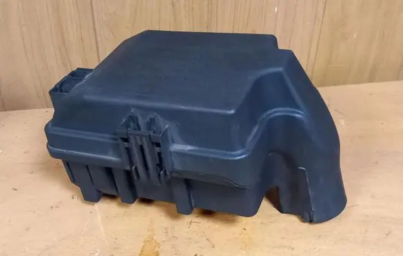 Iveco Daily 6th gen Fuse box cover 69500825