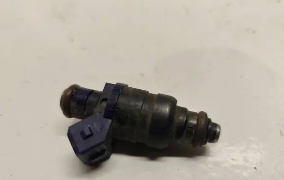 Audi A6 S6 C5 4B Fuel injector 078133551l