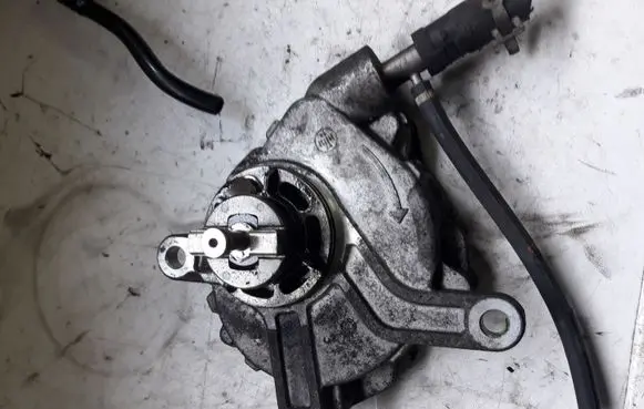 Toyota Avensis T250 Vacuum pump