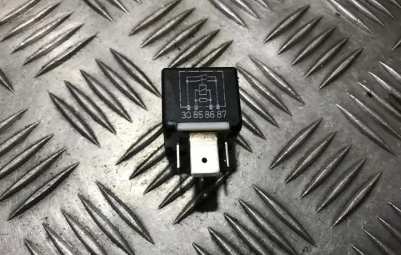 Audi A4 S4 B5 8D Other relay 443951253j 899511