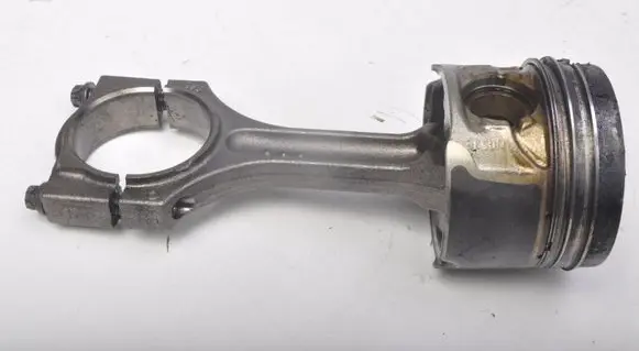 BMW 2 F46 Piston 