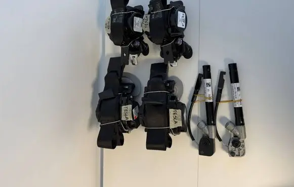 Tesla Model Y Set of seat belts 3857706E1C 3857705E1C