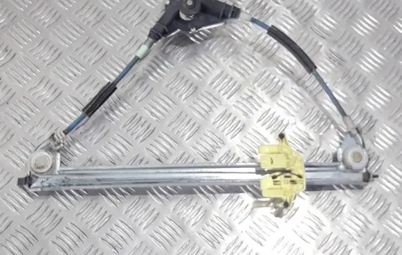 Rear door manual window regulator
