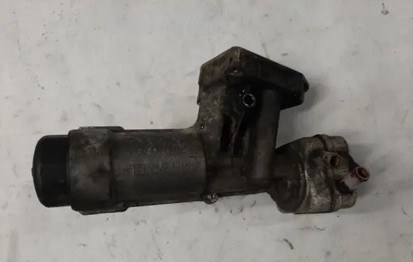 Oil filter mounting bracket