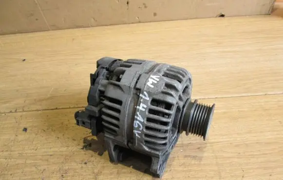 Volkswagen Golf V Generator/alternator 06F903023D 0124325130