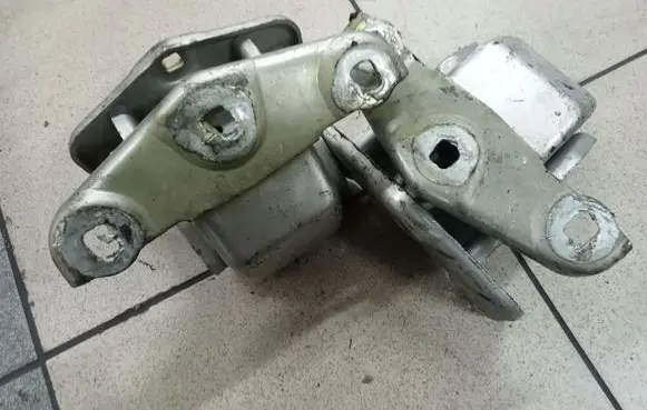 Renault Trafic II (X83) Rear door lower hinge 312304K66379