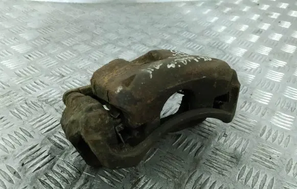 Toyota Auris 150 Front brake caliper