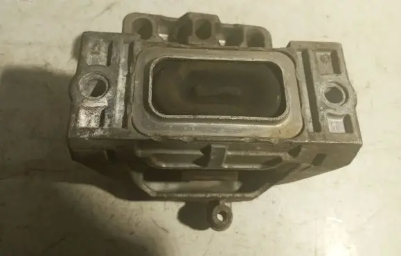 Volkswagen Golf V Engine mount bracket 1K0199262T