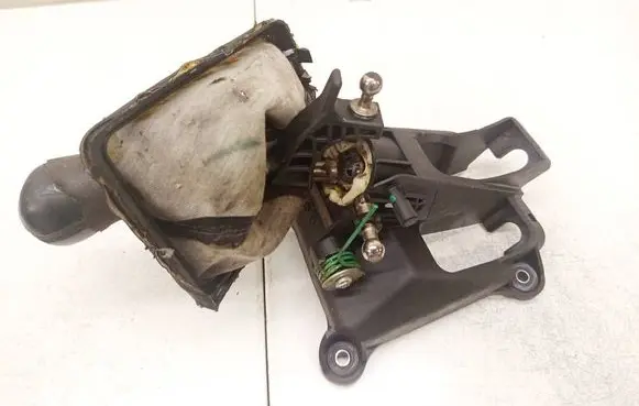 Toyota Corolla Verso AR10 Gear shifter/selector 335300F010