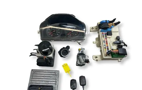 Volvo V50 Engine ECU kit and lock set 30743219AA S122185001 31317629