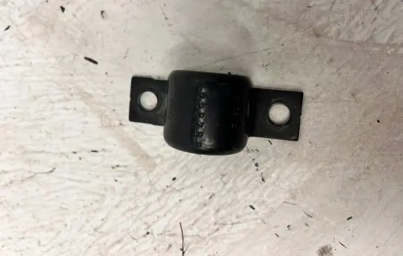 Chrysler 300C Sway bar bush bracket, front F12812 848337