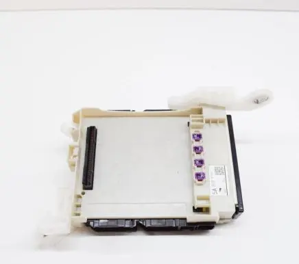 Toyota Prius (XW50) Fuse module 8273047560