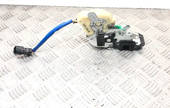 KIA Sorento Rear door lock 070120 A045777