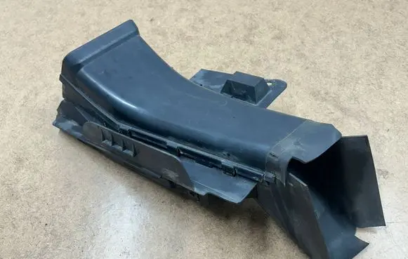 BMW 3 E46 Air intake duct part 51718197928 8197928