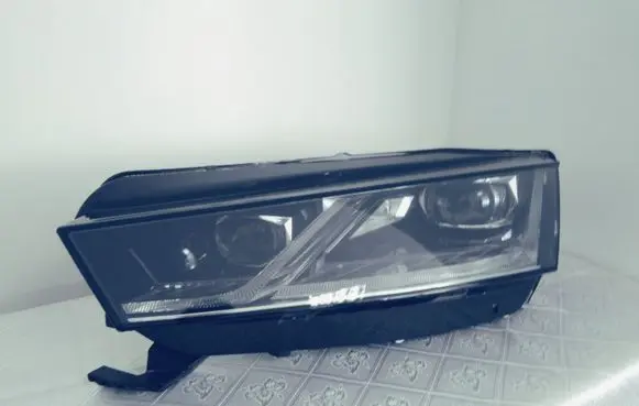 Skoda Octavia Mk4 Headlight/headlamp 5E4941016