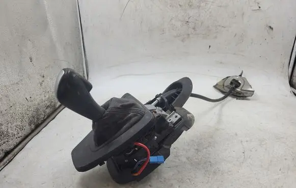 BMW 3 E90 E91 Gear shifter/selector 7155643