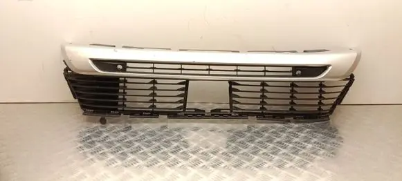 Peugeot 5008 II Front bumper lower grill 9811017677