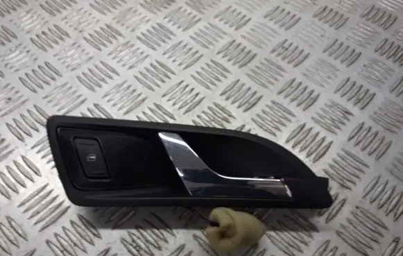 Skoda Octavia Mk2 (1Z) Rear door interior handle trim 1Z0839247