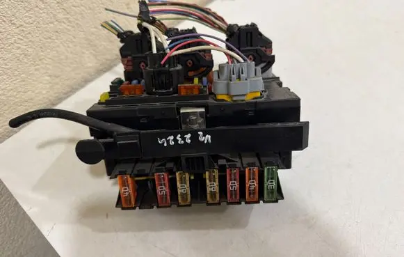 Citroen Berlingo Fuse module 9664706180