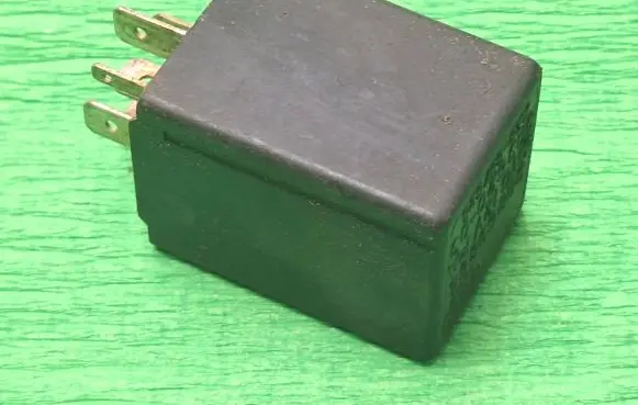 Volkswagen Golf III Other relay 90069864 WG12VPA A28657625