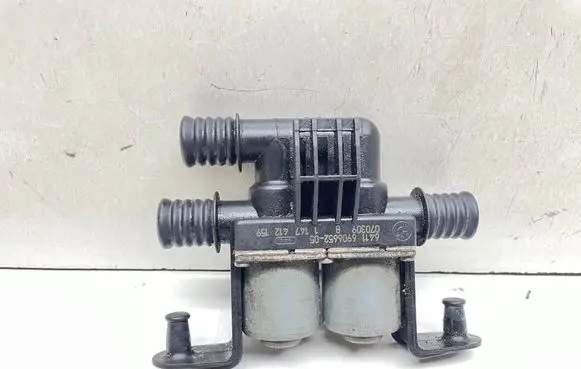 BMW 7 E65 E66 Coolant heater control valve 6906652 64116906652