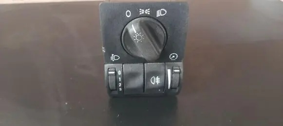 Suzuki Ignis Fog light switch 09180775