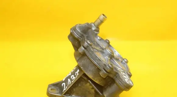 Volkswagen Transporter - Caravelle T4 Vacuum pump 074145100A