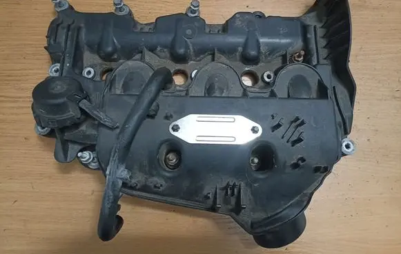 Land Rover Discovery 3 - LR3 Rocker cam cover 4S7Q9424G