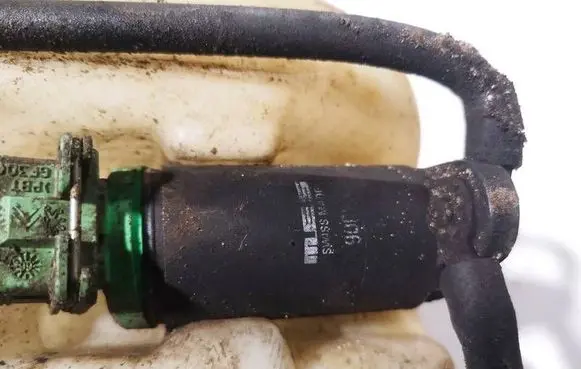 Peugeot 406 Windscreen/windshield washer pump