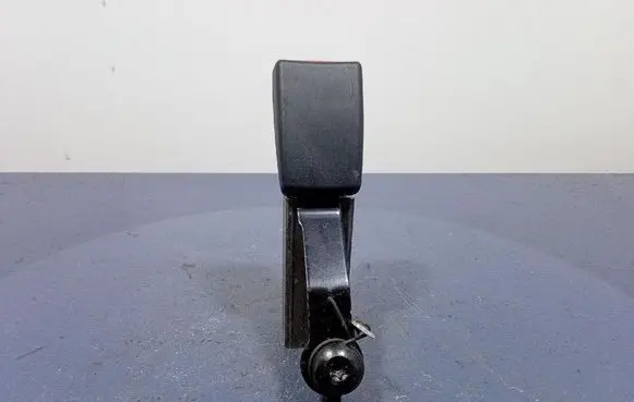 Ford Escape III Front seatbelt 
