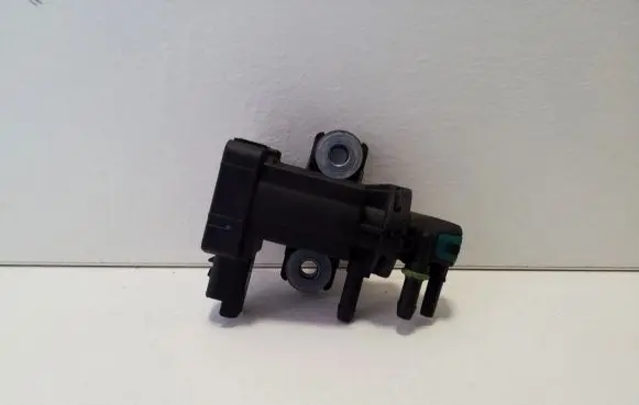 Opel Vivaro Turbo solenoid valve 9832135380