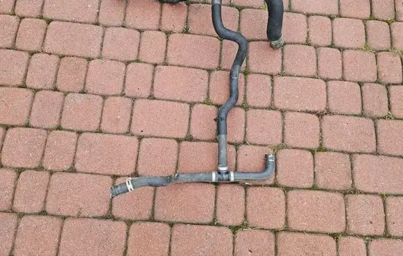 Renault Trafic III (X82) Engine coolant pipe/hose 215011009R
