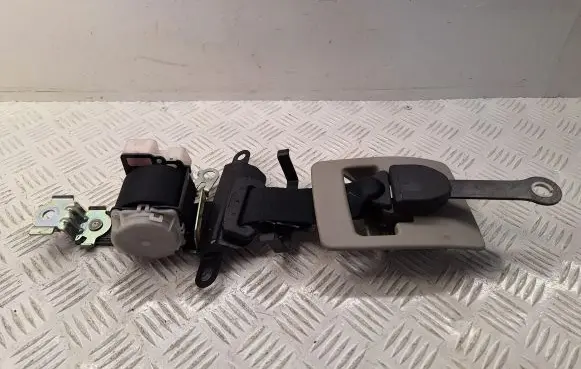 Toyota Corolla Verso AR10 Middle seatbelt (rear) 731370F010B0 733500F010C0