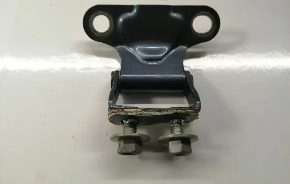 Tailgate/trunk/boot hinge