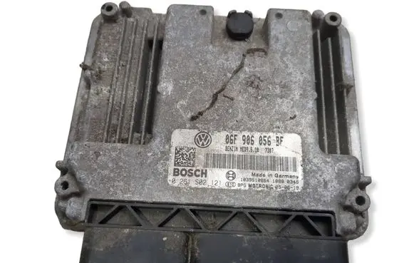 Seat Leon (1P) Engine control unit/module 06F906056BF 1039S10864 0261S02121