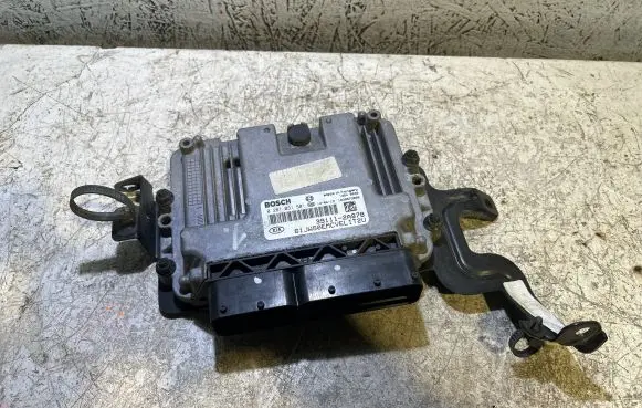 KIA Ceed Engine control unit/module 391112A978 1039S73888 0281031501