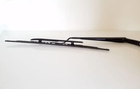 Toyota Corolla Verso E121 Front wiper blade arm
