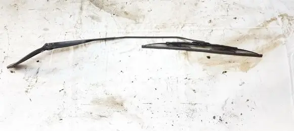 Front wiper blade arm
