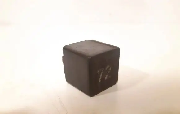 Volkswagen Golf III Other relay 191955529