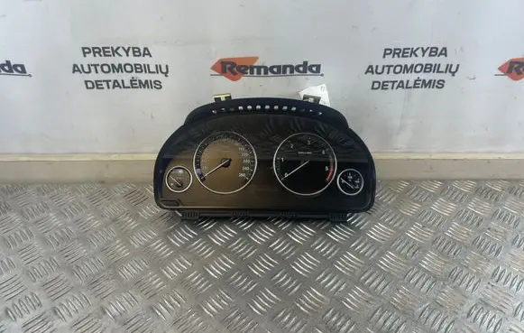 BMW 5 F10 F11 Speedometer (instrument cluster) 924934501