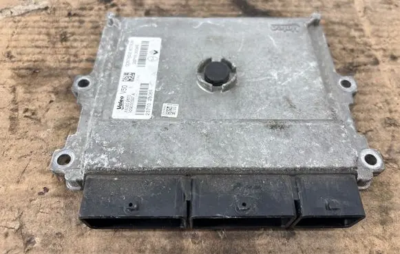 Dacia Duster Engine control unit/module 237102806R 150802670 237103008R